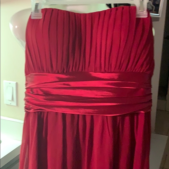 Burgandy Gown Prom or Function size 14 - Picture 4 of 8